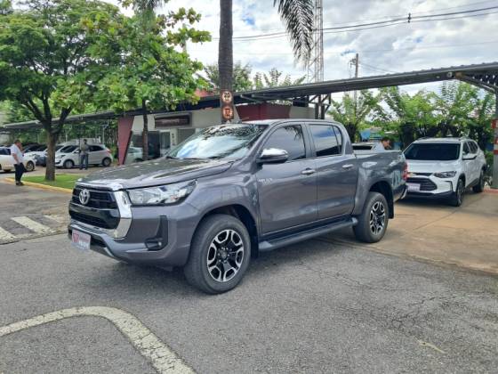 TOYOTA HILUX 2.8 D-4D TURBO DIESEL CD SRV 4X4 AUTOMÁTICO